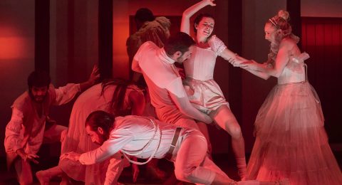 Estreno de La francesa Laura, obra inédita de Lope de Vega

La Sala Verde de Teatros del Canal acoge el próximo 30 de noviembre el estreno mundial del montaje de la Fundación Siglo de Oro que dirige Marta Poveda y que permanecerá en cartel hasta el 17 de diciembre
 
Los investigadores se han servido de la Inteligencia Artificial en el descubrimiento del texto hallado entre los manuscritos teatrales de los fondos de la Biblioteca Nacional de España
 La popular actriz Marta Poveda -experimentadísima intérprete del teatro barroco- dirige el inédito texto de Lope de Vega con la compañía estable de Fundación Siglo de Oro compuesta por Sheila Niño, Macarena Molina, José Juan Sevilla, Manuela Morales, Ángel Ramón Jiménez, Agus Ruiz y Martín Puñal.
 

 fotografiada por el fotógrafo Pablo Lorente para el Festival de Otoño