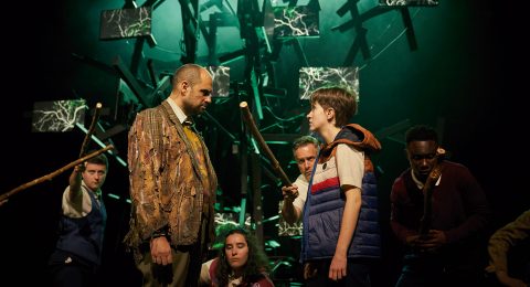 un-monstruo-viene-a-verme-web